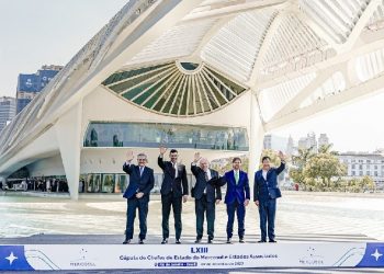 Na foto em frente ao Museu do Amanhã, no Rio de Janeiro, os presidentes de Argentina (Alberto Fernández), Paraguai (Santiago Peña), Brasil (Luiz Inácio Lula da Silva), Uruguai (Luis Alberto Lacalle Pou) e Bolívia (Luis Arce). Foto: Ricardo Stuckert / PR