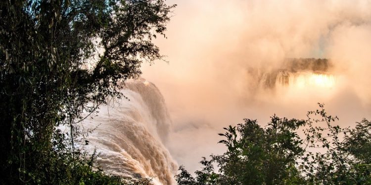 Amanhecer nas Cataratas - Créditos Nilmar Fernando #FotoEquipeCataratas