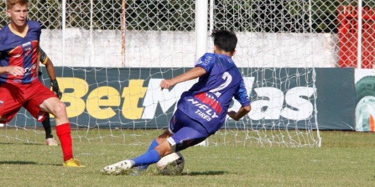 Partida terá transmissão ao vivo pela TV Azulão da Fronteira, no youtube
Créditos: Abel da Banca Partida terá transmissão ao vivo pela TV Azulão da Fronteira, no youtube
Créditos: Abel da Banca
