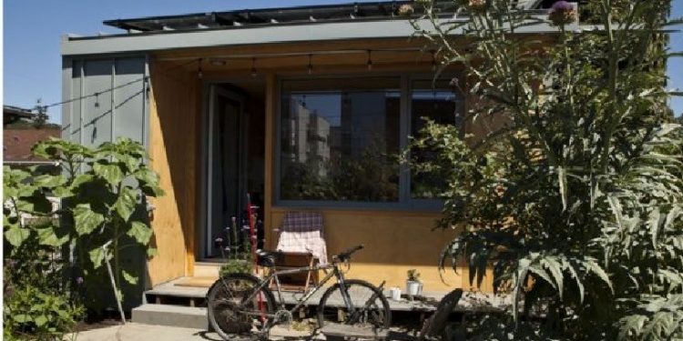 Em Seattle, a iniciativa pioneira, as casas são construídas com doações da comunidade e ajuda de voluntários - Foto Divulgação/Block Project Em Seattle, a iniciativa pioneira, as casas são construídas com doações da comunidade e ajuda de voluntários - Foto Divulgação/Block Project
