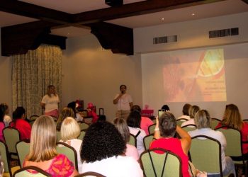 As palestrantes - radiologista Juliana Locks, psicóloga Camila Brusnicki, nutricionista Daiana Pepe.
