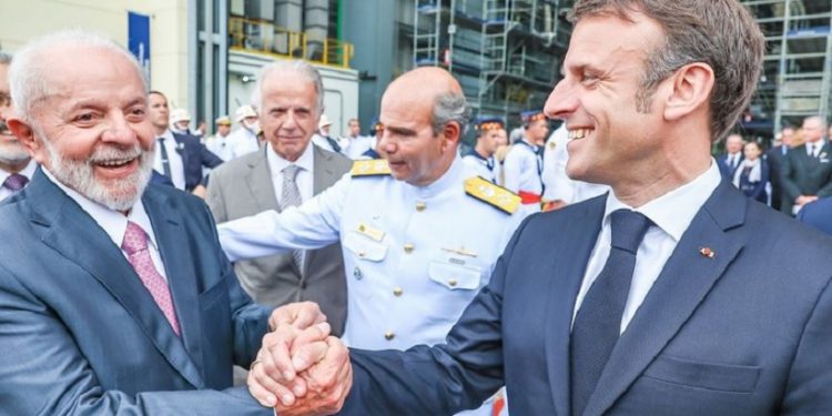 A visita de Macron ao Brasil envolveu uma série de agendas - ambientais, políticas e econômicas -, com compromissos em Belém (PA), Itaguaí (RJ), São Paulo (SP) e Brasília (DF) - Foto: Ricardo Stuckert/PR A visita de Macron ao Brasil envolveu uma série de agendas - ambientais, políticas e econômicas -, com compromissos em Belém (PA), Itaguaí (RJ), São Paulo (SP) e Brasília (DF) - Foto: Ricardo Stuckert/PR
