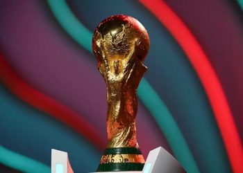 Troféu da Copa do Mundo FIFA durante sorteio da fase de grupos da Copa do Mundo de 2022. (Michael Regan - FIFA/FIFA via Getty Images)
