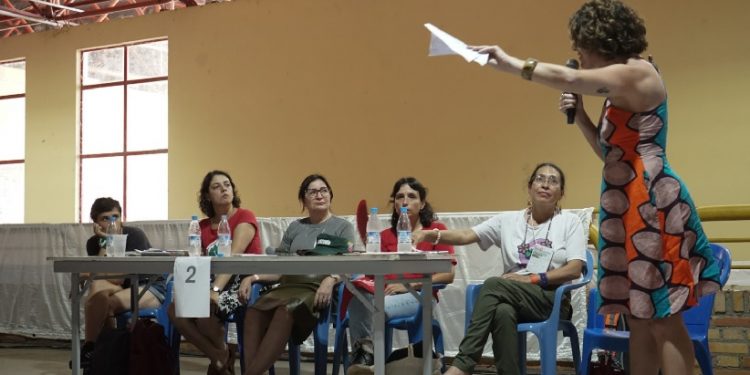 Todos os palestrantes concordaram que a luta nas ruas, nos territórios, é a garantia de que os direitos serão mantidos e, posteriormente, se transformarão em políticas públicas para melhorar a vida das pessoas que habitam nosso continente. Foto: Zary Wong Todos os palestrantes concordaram que a luta nas ruas, nos territórios, é a garantia de que os direitos serão mantidos e, posteriormente, se transformarão em políticas públicas para melhorar a vida das pessoas que habitam nosso continente. Foto: Zary Wong