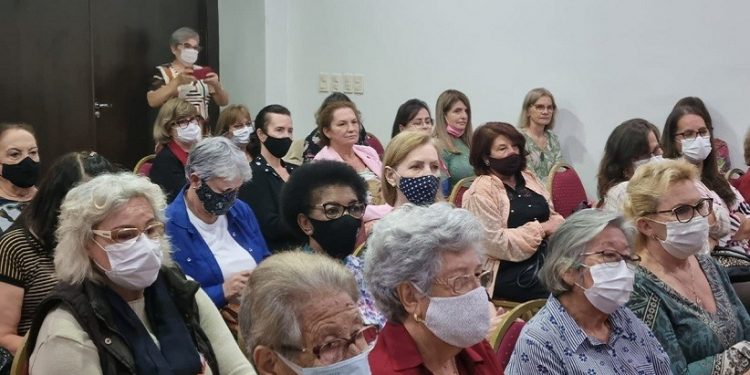 Professores e funcionários aposentados das cidades da região participaram do encontro – Foto: Assessoria Professores e funcionários aposentados das cidades da região participaram do encontro – Foto: Assessoria
