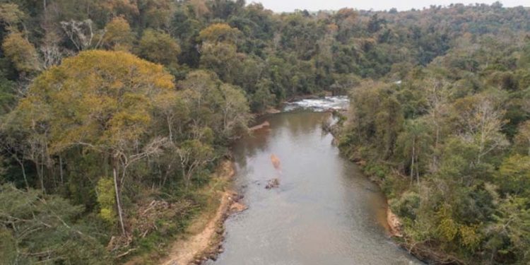 Trecho do Rio Ligeiro, é um convite ao ecoturismo. Se implementado de modo correto pode movimentar a economia de toda a região. Foto: Anderson Theodoro. Trecho do Rio Ligeiro, é um convite ao ecoturismo. Se implementado de modo correto pode movimentar a economia de toda a região. Foto: Anderson Theodoro.