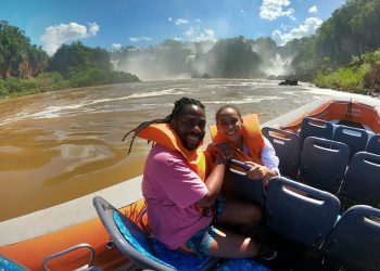 Taís Araújo e Lázaro Ramos mergulharam várias vezes nas grandes quedas das Cataratas do Iguaçu. - Crédito fotográfico: Macuco Safari