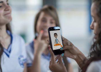 A startup também criou um plugin para traduzir sites para a Língua Brasileira de Sinais (Libras). Foto: Divulgação