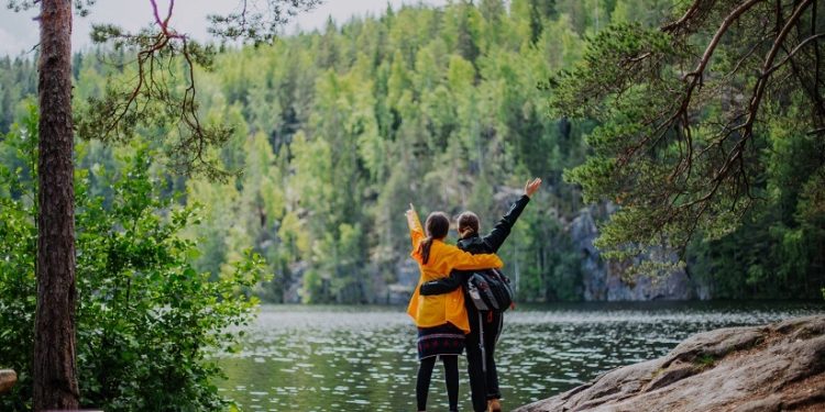 Atualmente, cerca de 2,4 mil brasileiros vivem no país mais feliz do mundo. Julia Kivelä Atualmente, cerca de 2,4 mil brasileiros vivem no país mais feliz do mundo. Julia Kivelä