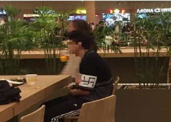 Nazista em shopping de Curitiba [Foto: Reprodução/Facebook]