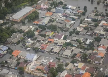Municípios gaúchos afetados pelas fortes enchentes precisam seguir o passo a passo e cadastrar os moradores para que eles possam receber o Auxílio Reconstrução (Foto: Ricardo Stuckert/ Secom-PR)