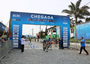 Leangel Meneses e Paula Villalba (foto) faturam o lugar mais alto do pódio nesta terça-feira (3), na primeira das três provas de ciclismo em Urubici - Juliane Bogo/CBC
