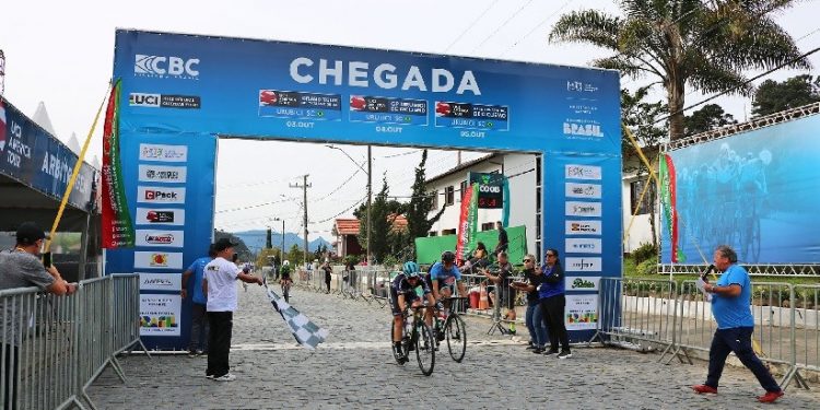 Leangel Meneses e Paula Villalba (foto) faturam o lugar mais alto do pódio nesta terça-feira (3), na primeira das três provas de ciclismo em Urubici - Juliane Bogo/CBC Leangel Meneses e Paula Villalba (foto) faturam o lugar mais alto do pódio nesta terça-feira (3), na primeira das três provas de ciclismo em Urubici - Juliane Bogo/CBC