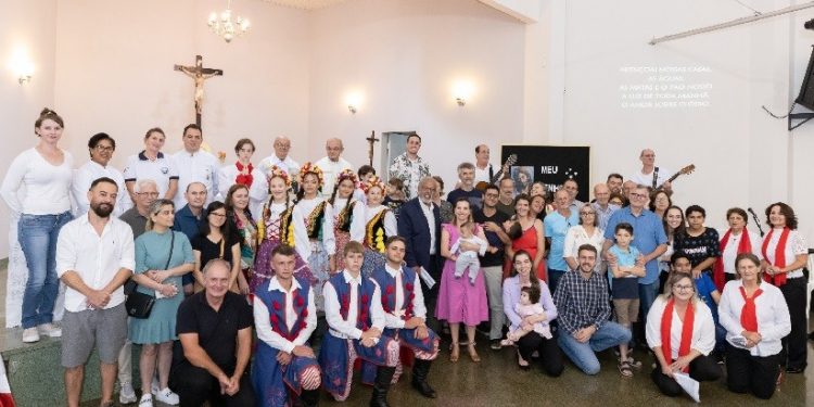 Participantes da missa em memória ao naturalista polonês Tadeusz Chrostowski. (Foto Kiko Sierich) Participantes da missa em memória ao naturalista polonês Tadeusz Chrostowski. (Foto Kiko Sierich)