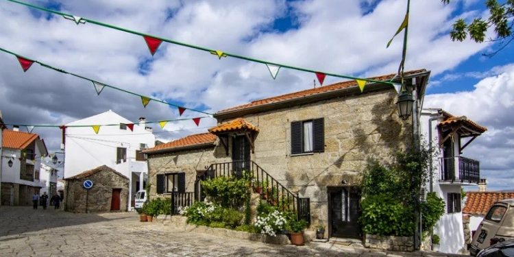 WIT Software abre 300 vagas para brasileiros e direciona vagas para a cidade de Belmonte, no centro de Portugal. (Foto: Getty Creative) WIT Software abre 300 vagas para brasileiros e direciona vagas para a cidade de Belmonte, no centro de Portugal. (Foto: Getty Creative)
