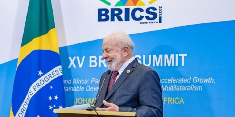 O presidente conversou com jornalistas antes de deixar a África do Sul rumo a Angola, onde cumpre agenda de dois dias - Foto: Ricardo Stuckert O presidente conversou com jornalistas antes de deixar a África do Sul rumo a Angola, onde cumpre agenda de dois dias - Foto: Ricardo Stuckert