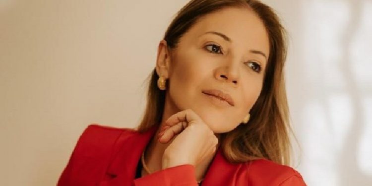Adrieni Yassine é a idealizadora do Um Dia de Estilo. Evento promete ser um marco na construção de imagem profissional em Foz do Iguaçu Adrieni Yassine é a idealizadora do Um Dia de Estilo. Evento promete ser um marco na construção de imagem profissional em Foz do Iguaçu