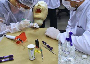Na 17ª Feira das Profissões, estudantes podem tirar dúvidas sobre os cursos superiores e a profissão que pretendem seguir - Foto: Centro Universitário Integrado