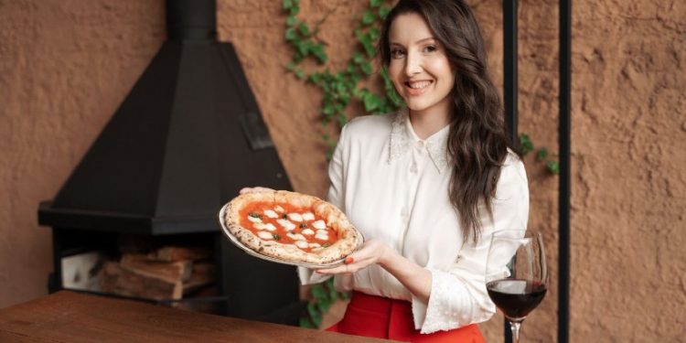Empresária Luiza Zenatti Fadanelli será recebida no consulado da Itália, em reconhecimento à qualidade da pizza. Foto: Divulgação Empresária Luiza Zenatti Fadanelli será recebida no consulado da Itália, em reconhecimento à qualidade da pizza. Foto: Divulgação
