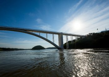 Rio Paraná na altura da Ponte da Amizade. Foto: Alexandre Marchetti/Itaipu Binacional