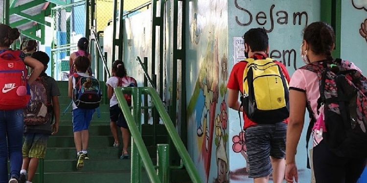 Após quatro anos, MEC volta a dialogar com trabalhadores da Educação Após quatro anos, MEC volta a dialogar com trabalhadores da Educação