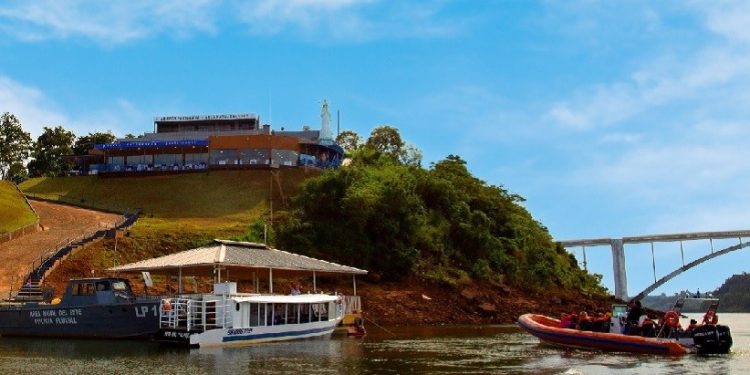 Complexo Puerto Kattamaram está localizado na base naval da Marinha paraguaia. - Credito fotográfico: Arquivo Grupo Macuco Complexo Puerto Kattamaram está localizado na base naval da Marinha paraguaia. - Credito fotográfico: Arquivo Grupo Macuco