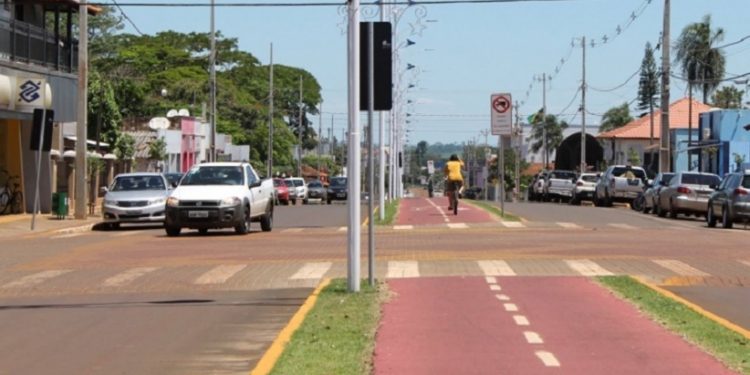 Centro comercial de Mercedes no estado do Paraná Centro comercial de Mercedes no estado do Paraná