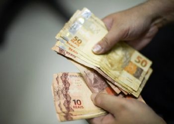 Cálculo do reajuste considera a variação da inflação do ano anterior e o crescimento real do PIB - Foto: Marcello Casal Jr / Agência Brasil