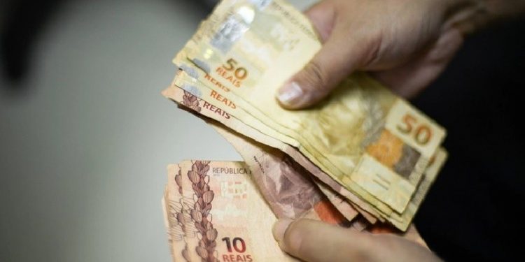 Cálculo do reajuste considera a variação da inflação do ano anterior e o crescimento real do PIB - Foto: Marcello Casal Jr / Agência Brasil Cálculo do reajuste considera a variação da inflação do ano anterior e o crescimento real do PIB - Foto: Marcello Casal Jr / Agência Brasil