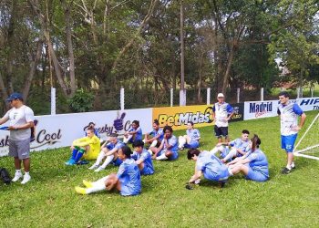 Vitória foi construída no primeiro tempo com gols de Laylla e Debora de Oliveira Crédito/fotos: Assessoria