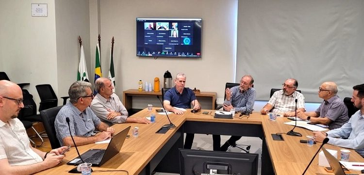 Reunião presencial e on-line da Câmara Técnica de Desenvolvimento Econômico do CODEFOZ – foto Divulgação Reunião presencial e on-line da Câmara Técnica de Desenvolvimento Econômico do CODEFOZ – foto Divulgação