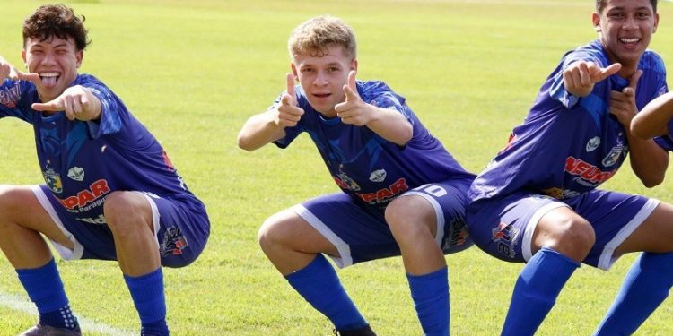 Foto: Abel da Banca: Craques do Sub 17 comemoram vitória no estadual Foto: Abel da Banca: Craques do Sub 17 comemoram vitória no estadual