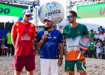 Fotos: Evandro Rufino em transmissão e entrevistando Michele Ceppelletti e André Baran / Créditos: Divulgação