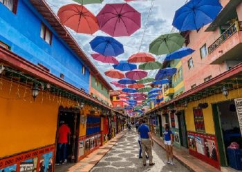 Aqui dançamos tango, samba, salsa, reggaeton e funk. Comemos feijoada, guacamole, tamales, bife e dulce de leche - onde mais você quer ir se tem tudo aqui? / Foto: lemaret pierrick's Images