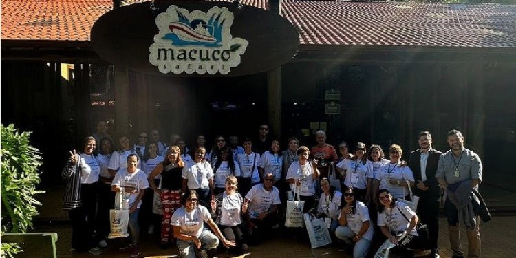 Grupo de agentes de viagens foram recebidos pelo gerente geral do Macuco Safari, Lucas Teixeira.
Crédito fotográfico: Arquivo Macuco Safari Grupo de agentes de viagens foram recebidos pelo gerente geral do Macuco Safari, Lucas Teixeira.
Crédito fotográfico: Arquivo Macuco Safari