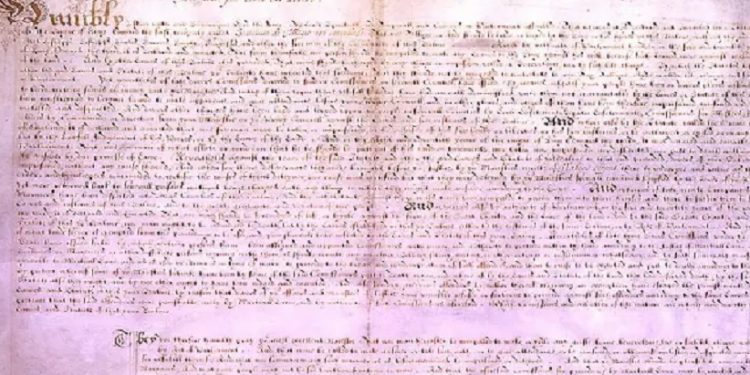 Em 1628, o Parlamento Inglês enviou esta declaração de liberdades civis ao rei Charles I Em 1628, o Parlamento Inglês enviou esta declaração de liberdades civis ao rei Charles I