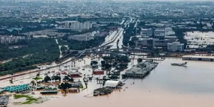 Quase um milhão de pessoas foram afetadas pelas consequências das fortes chuvas Crédito da Imagem: Divulgação: Agência Brasil / Fotógrafo: Ricardo Stuckert-PR Quase um milhão de pessoas foram afetadas pelas consequências das fortes chuvas Crédito da Imagem: Divulgação: Agência Brasil / Fotógrafo: Ricardo Stuckert-PR
