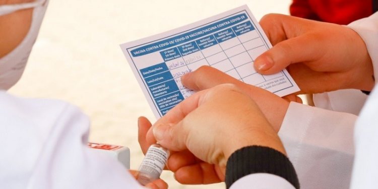 Especialistas e Anvisa vêm defendendo maior restrição nas fronteiras e exigência de passaporte da vacina; Bolsonaro chamou medida de coleira.
Foto: Cristine Rochol/PMPA Especialistas e Anvisa vêm defendendo maior restrição nas fronteiras e exigência de passaporte da vacina; Bolsonaro chamou medida de coleira.
Foto: Cristine Rochol/PMPA