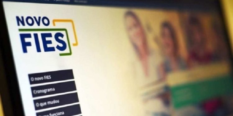 Fies Social deve começar a valer a partir do 2º semestre de 2024 - (crédito: Marcello Casal Jr./Agência Brasil) Fies Social deve começar a valer a partir do 2º semestre de 2024 - (crédito: Marcello Casal Jr./Agência Brasil)