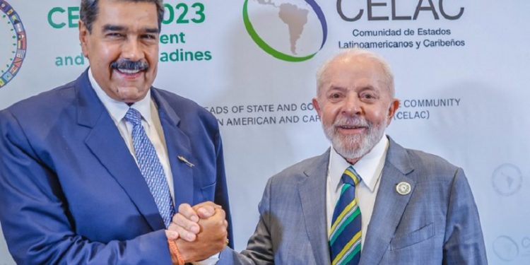 O presidente da Venezuela, Nicolás Maduro, e o presidente Lula durante bilateral em São Vicente e Granadina. Foto: Ricardo Stuckert / PR O presidente da Venezuela, Nicolás Maduro, e o presidente Lula durante bilateral em São Vicente e Granadina. Foto: Ricardo Stuckert / PR