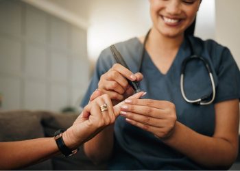 Adesão ao tratamento, consulta regular a profissionais de saúde e busca por informações são fundamentais para cuidado da doença
Créditos: Istock
