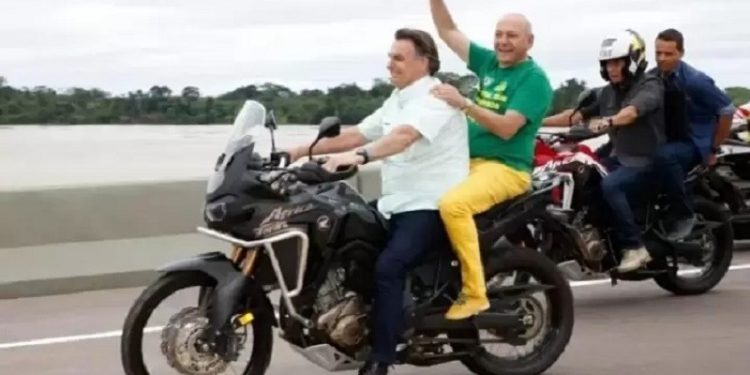 Luciano Hang pegou “carona” com o presidente Jair Bolsonaro – Planalto/Divulgação Luciano Hang pegou “carona” com o presidente Jair Bolsonaro – Planalto/Divulgação