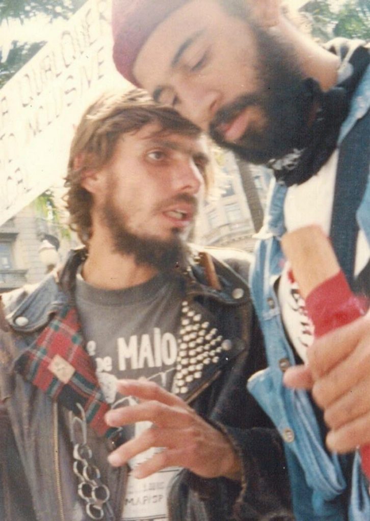 Carlinhos e Ivan em 92 na praça da Sé - Foto: Keli de Fátima Teixeira (Josimas/Arquivo Pessoal) Carlinhos e Ivan em 92 na praça da Sé - Foto: Keli de Fátima Teixeira (Josimas/Arquivo Pessoal)