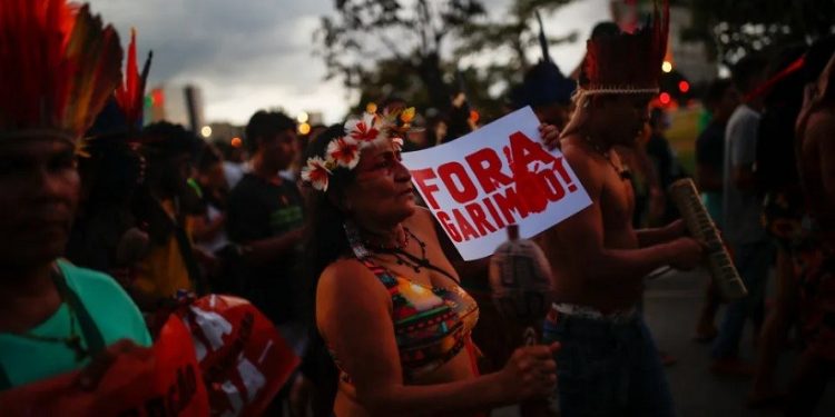 Manifestação em Brasília pede o fim do garimpo em terras indígenas - Foto: REUTERS/Amanda Perobelli Manifestação em Brasília pede o fim do garimpo em terras indígenas - Foto: REUTERS/Amanda Perobelli