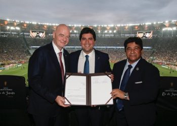 Gianni Infantino, presidente da FIFA; André Fufuca, ministro do Esporte; Ednaldo Rodrigues, presidente da CBF - Foto: Miguel Schincariol/FIFA
