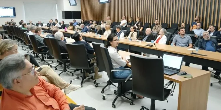Em plenária concorrida, conselheiros, convidados e a comunidade presentes – foto: Divulgação Em plenária concorrida, conselheiros, convidados e a comunidade presentes – foto: Divulgação