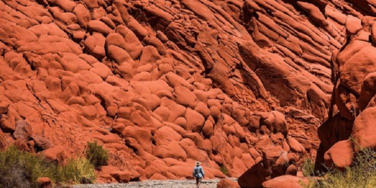 Las Cuevas de Acsibi é uma característica geográfica localizada a 15 km da cidade de Seclantás, nos Vales Calchaquíes, na província de Salta / Foto: fonte Las Cuevas de Acsibi é uma característica geográfica localizada a 15 km da cidade de Seclantás, nos Vales Calchaquíes, na província de Salta / Foto: fonte