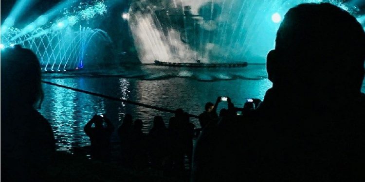 Show das águas, único no Brasil, com destaque das projeções 3D de cinema