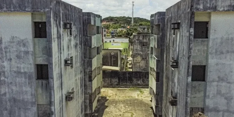 Prédios-caixão em Janga, região metropolitana de Recife