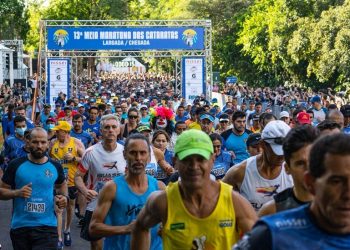 Mais de quatro mil corredores participaram da 13ª Meia Maratona das Cataratas neste domingo (20) no Parque Nacional do Iguaçu. Imagem: Marcos Labanca
